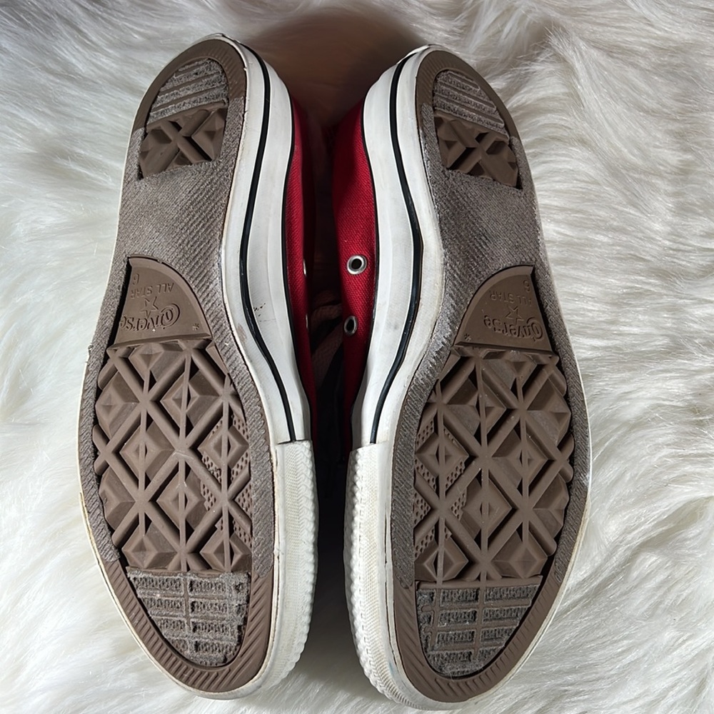 Converse red low top sneakers mens 6 woman’s 8 - Picture 4 of 6